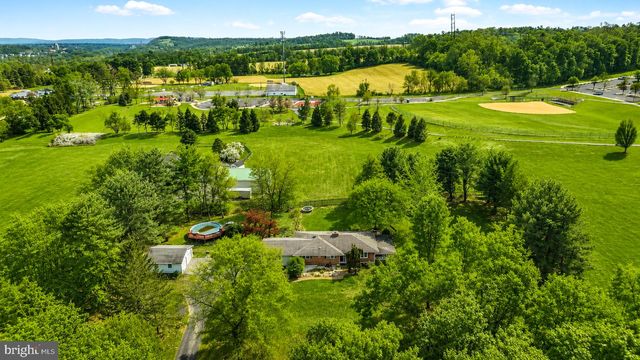1042 NEFFS LAURYS RD, Schnecksville, PA 18078