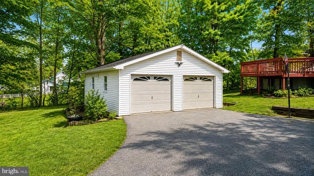 1042 NEFFS LAURYS RD, Schnecksville, PA 18078