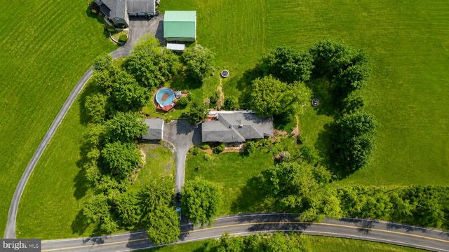 1042 NEFFS LAURYS RD, Schnecksville, PA 18078