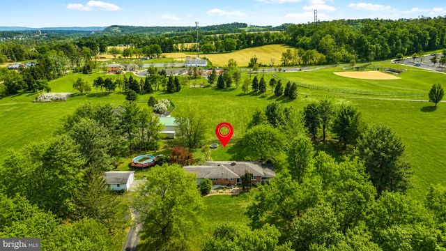 1042 NEFFS LAURYS RD, Schnecksville, PA 18078