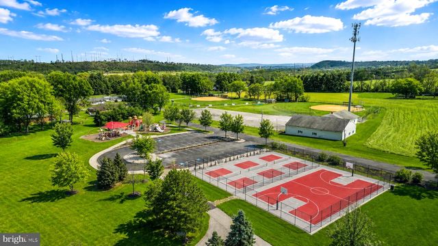 1042 NEFFS LAURYS RD, Schnecksville, PA 18078