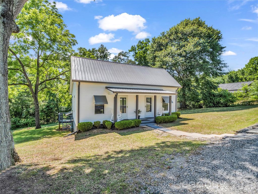 193 Middle Street, Ellenboro, NC 28040