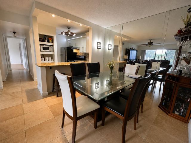 627 Sea Pine Way C2, Greenacres, FL 33415