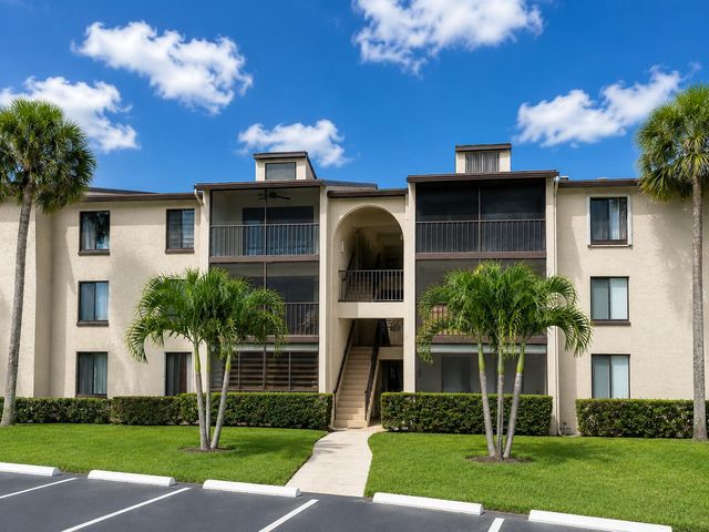 627 Sea Pine Way C2, Greenacres, FL 33415