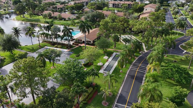627 Sea Pine Way C2, Greenacres, FL 33415