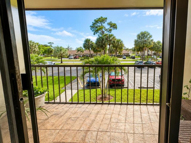 627 Sea Pine Way C2, Greenacres, FL 33415