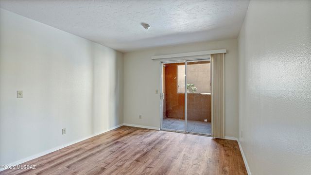 1810 E Blacklidge Dr Apt 102, Tucson, AZ 85719