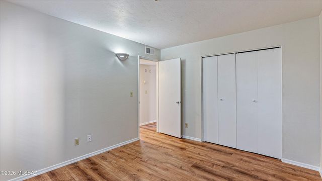 1810 E Blacklidge Dr Apt 102, Tucson, AZ 85719