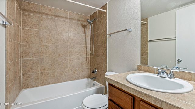 1810 E Blacklidge Dr Apt 102, Tucson, AZ 85719