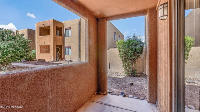 1810 E Blacklidge Dr Apt 102, Tucson, AZ 85719