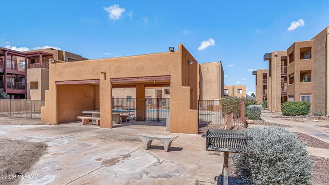1810 E Blacklidge Dr Apt 102, Tucson, AZ 85719
