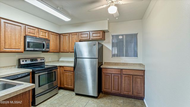1810 E Blacklidge Dr Apt 102, Tucson, AZ 85719