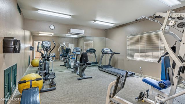 1810 E Blacklidge Dr Apt 102, Tucson, AZ 85719