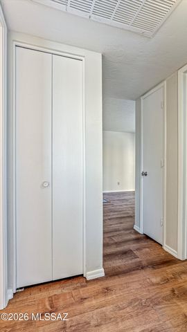 1810 E Blacklidge Dr Apt 102, Tucson, AZ 85719