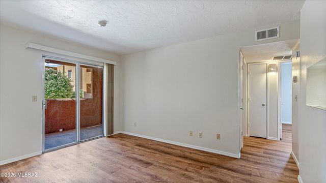 1810 E Blacklidge Dr Apt 102, Tucson, AZ 85719
