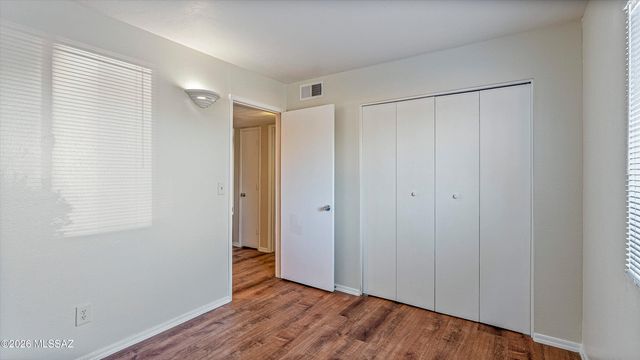 1810 E Blacklidge Dr Apt 102, Tucson, AZ 85719