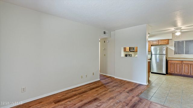 1810 E Blacklidge Dr Apt 102, Tucson, AZ 85719