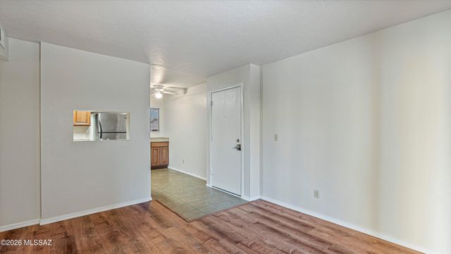 1810 E Blacklidge Dr Apt 102, Tucson, AZ 85719