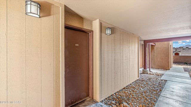 1810 E Blacklidge Dr Apt 102, Tucson, AZ 85719