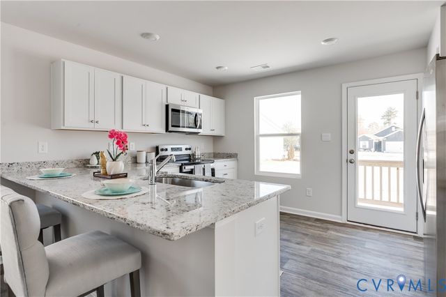 16 Our Way Dr, Kilmarnock, VA 22482