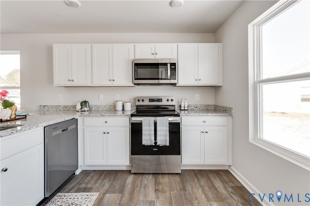 16 Our Way Dr, Kilmarnock, VA 22482