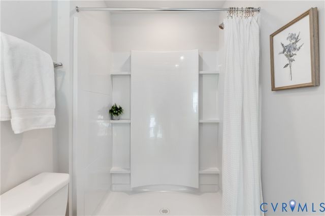 16 Our Way Dr, Kilmarnock, VA 22482