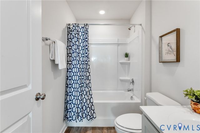 16 Our Way Dr, Kilmarnock, VA 22482