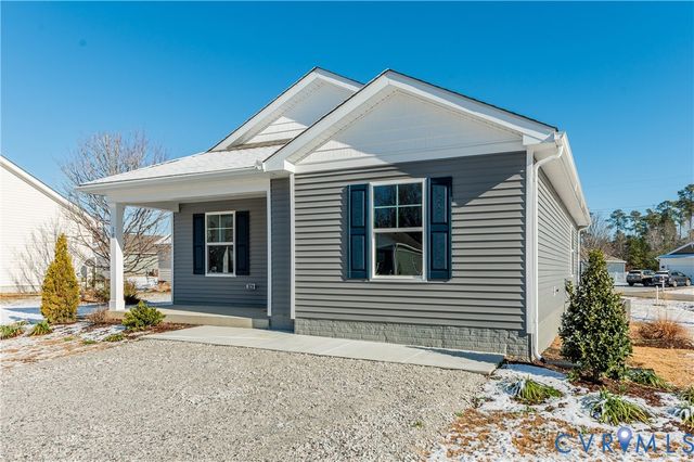 16 Our Way Dr, Kilmarnock, VA 22482