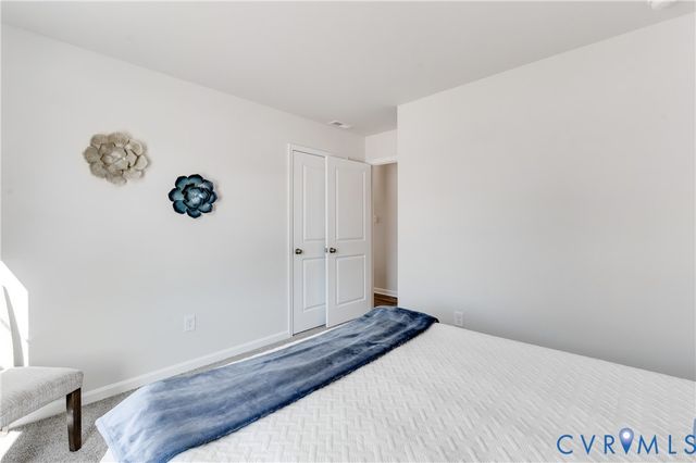 16 Our Way Dr, Kilmarnock, VA 22482