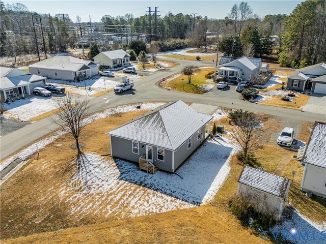 16 Our Way Dr, Kilmarnock, VA 22482