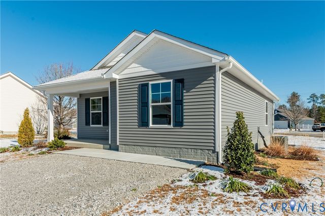 16 Our Way Dr, Kilmarnock, VA 22482