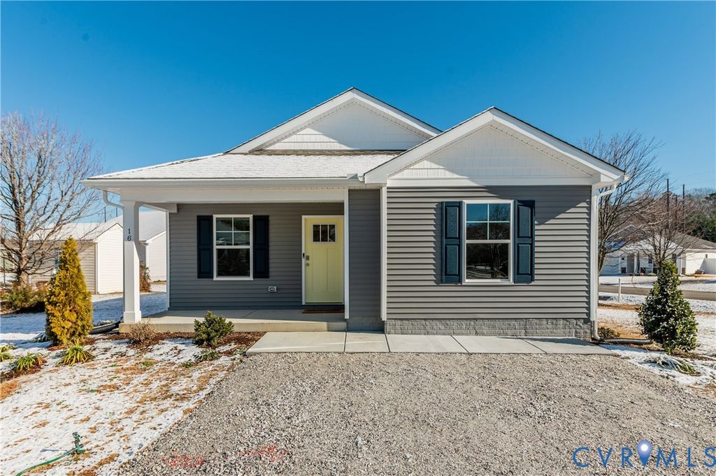 16 Our Way Dr, Kilmarnock, VA 22482