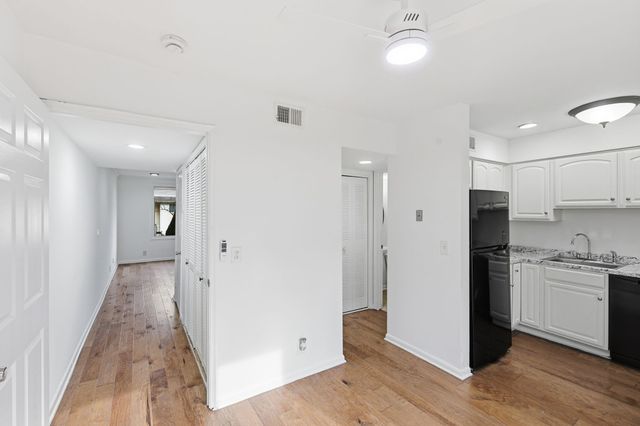 4958 Edmondson Pike Apt B9, Nashville, TN 37211