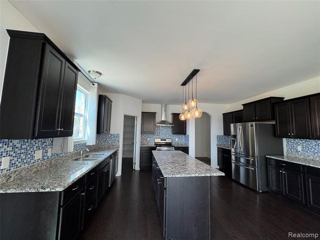 7722 Ryder, Utica, MI 48317