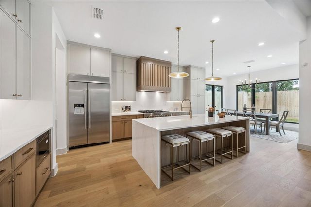 1341 Candlelight Lane, Houston, TX 77018