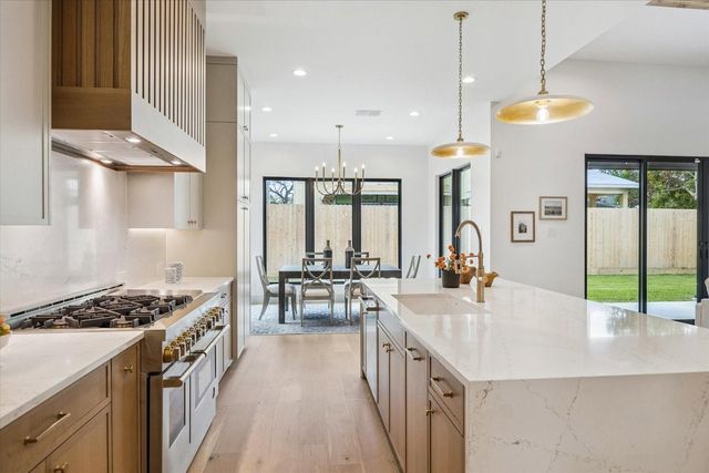 1341 Candlelight Lane, Houston, TX 77018