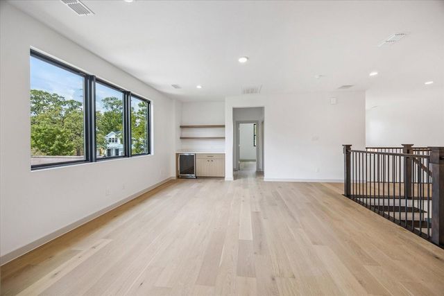 1341 Candlelight Lane, Houston, TX 77018