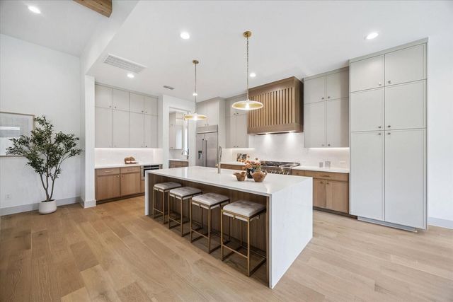 1341 Candlelight Lane, Houston, TX 77018