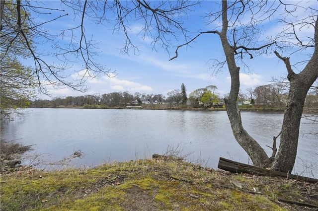 140 Beacon Park Drive, East Providence, RI 02915