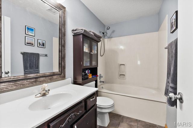 2014 Killarney Drive, Belleville, IL 62221