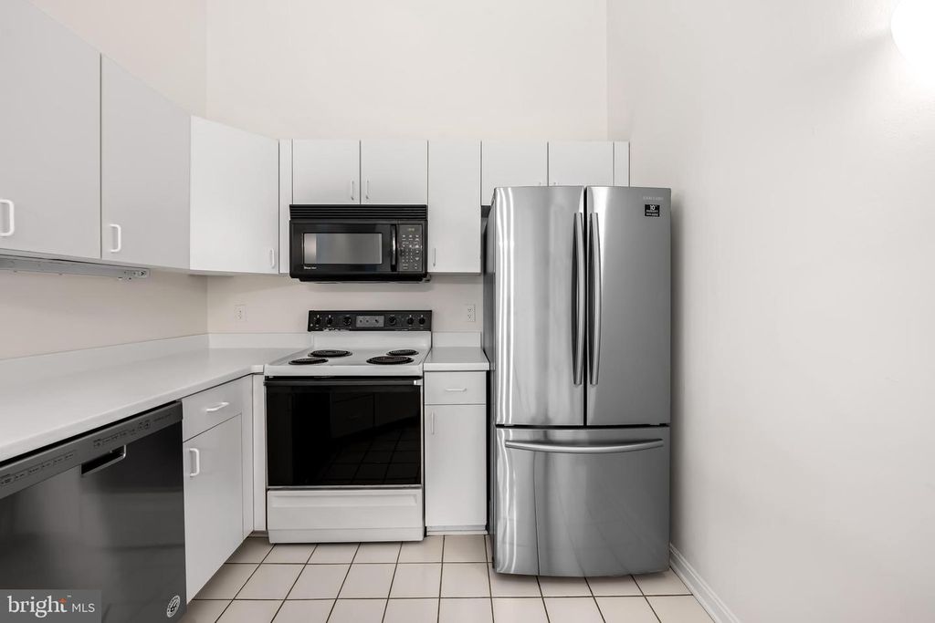 Image 10 of property listing at 9 TINTERN CT #304, Lutherville Timonium, MD 21093