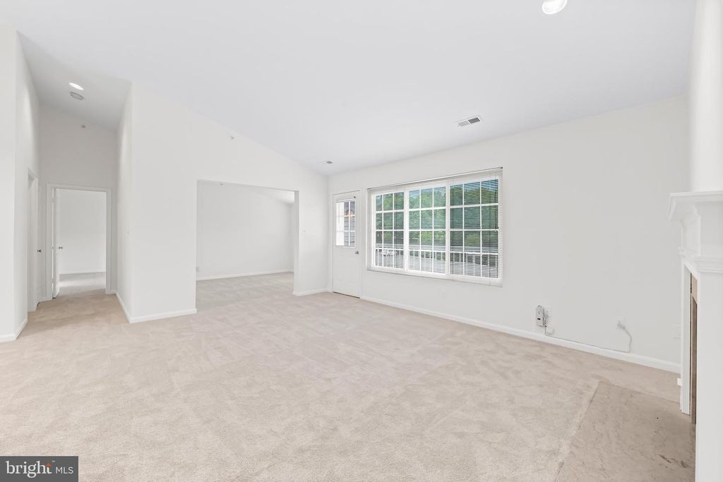 Image 13 of property listing at 9 TINTERN CT #304, Lutherville Timonium, MD 21093