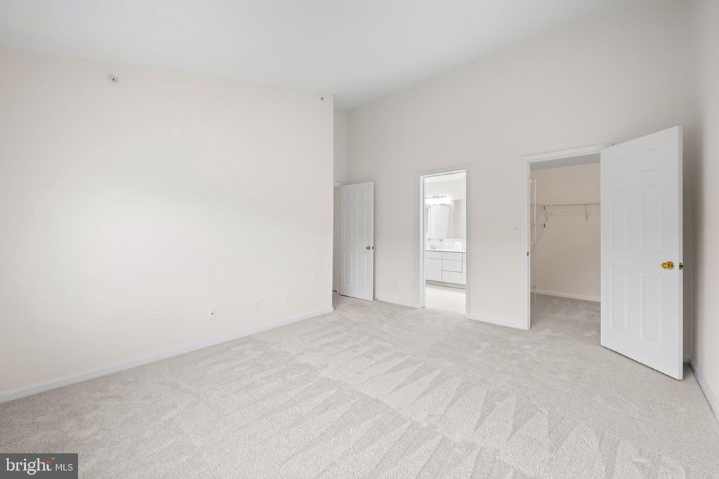 Image 16 of property listing at 9 TINTERN CT #304, Lutherville Timonium, MD 21093