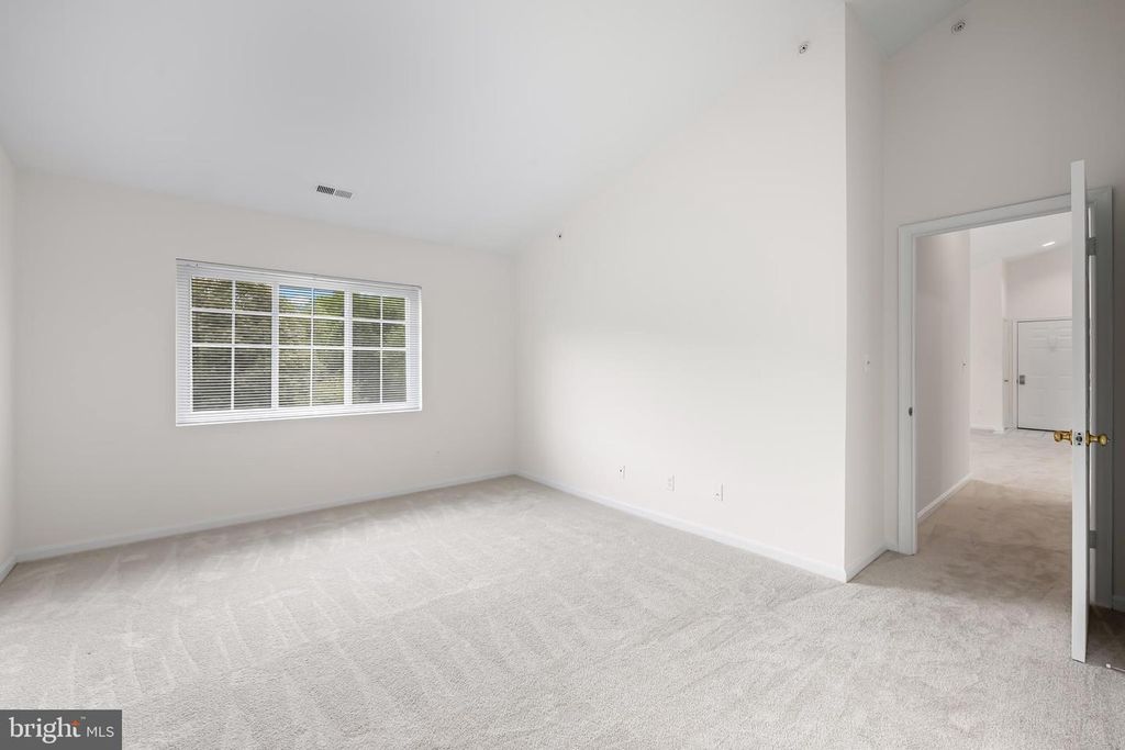 Image 17 of property listing at 9 TINTERN CT #304, Lutherville Timonium, MD 21093