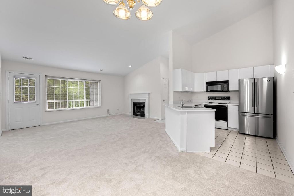 Image 6 of property listing at 9 TINTERN CT #304, Lutherville Timonium, MD 21093