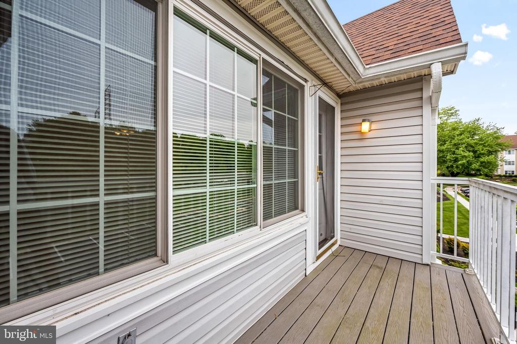 Image 7 of property listing at 9 TINTERN CT #304, Lutherville Timonium, MD 21093