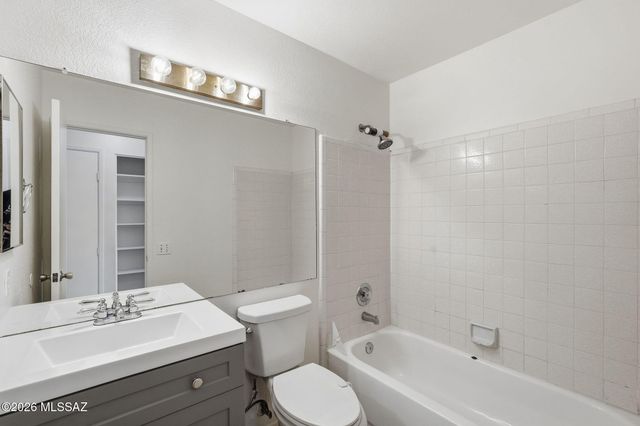 2604 W Ironcrest Drive W, Tucson, AZ 85745