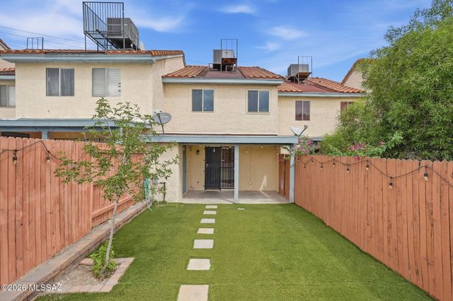 2604 W Ironcrest Drive W, Tucson, AZ 85745