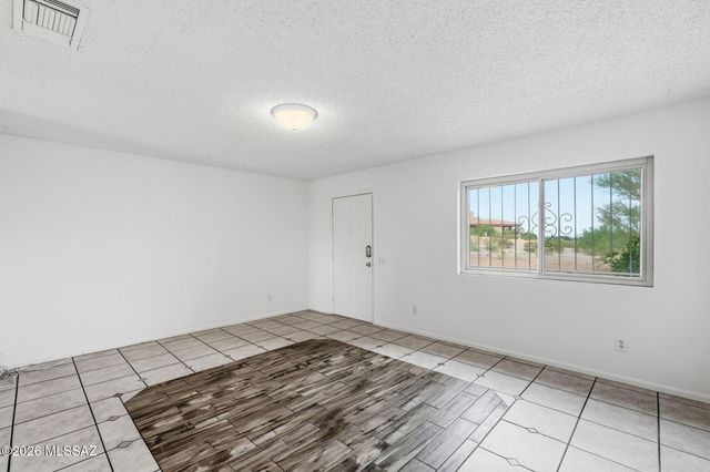 2604 W Ironcrest Drive W, Tucson, AZ 85745