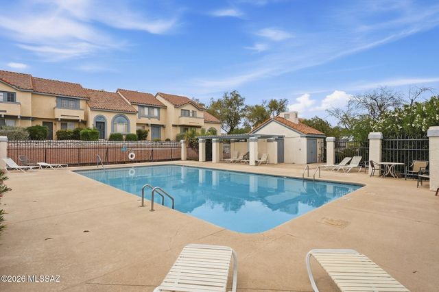2604 W Ironcrest Drive W, Tucson, AZ 85745